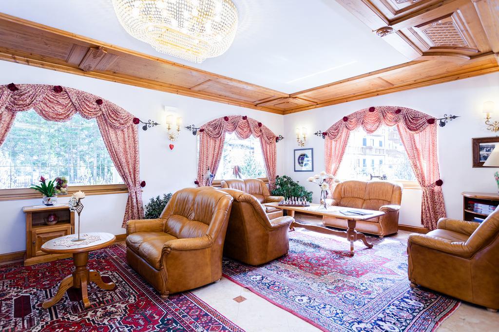 Hotel Vienna San Martino Di Castrozza Eksteriør billede